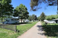 Camping Am Leinritt - Wohnmobil- und Wohnwagenstellplätze auf dem Campingplatz