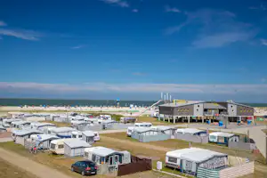 Camping am Nordseestrand - Aussichtsplatform auf dem zweiten Sanitärgebäude -Barke- auf dem Campingplatz
