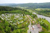 Camping am Perlsee - Campingplatz und Wald aus der Vogelperspektive