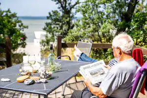 Camping am Schaproder Bodden - Mobilheim mit Terrasse mit Blick auf die Ostsee