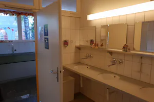 Camping am Schützenweiher - Innenansicht des Sanitärgebäudes