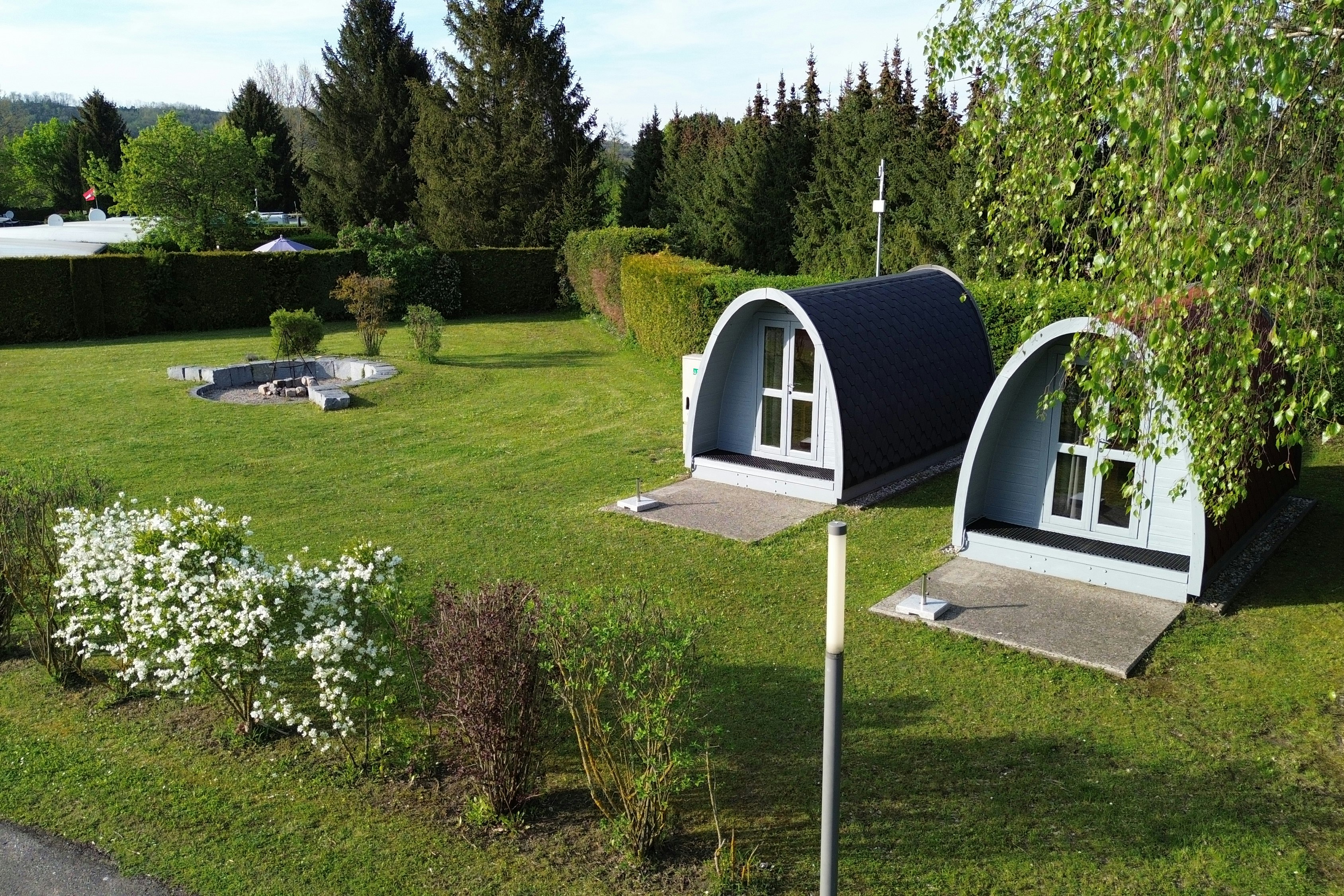 Camping am See - Campingpods auf dem Campingplatz