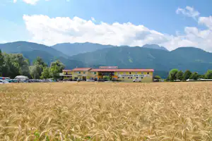 Camping am See/Fliegercamp - Hauptgebäude des Campingplatzes