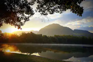 Camping am See/Fliegercamp - Sonnenaufgang über dem See