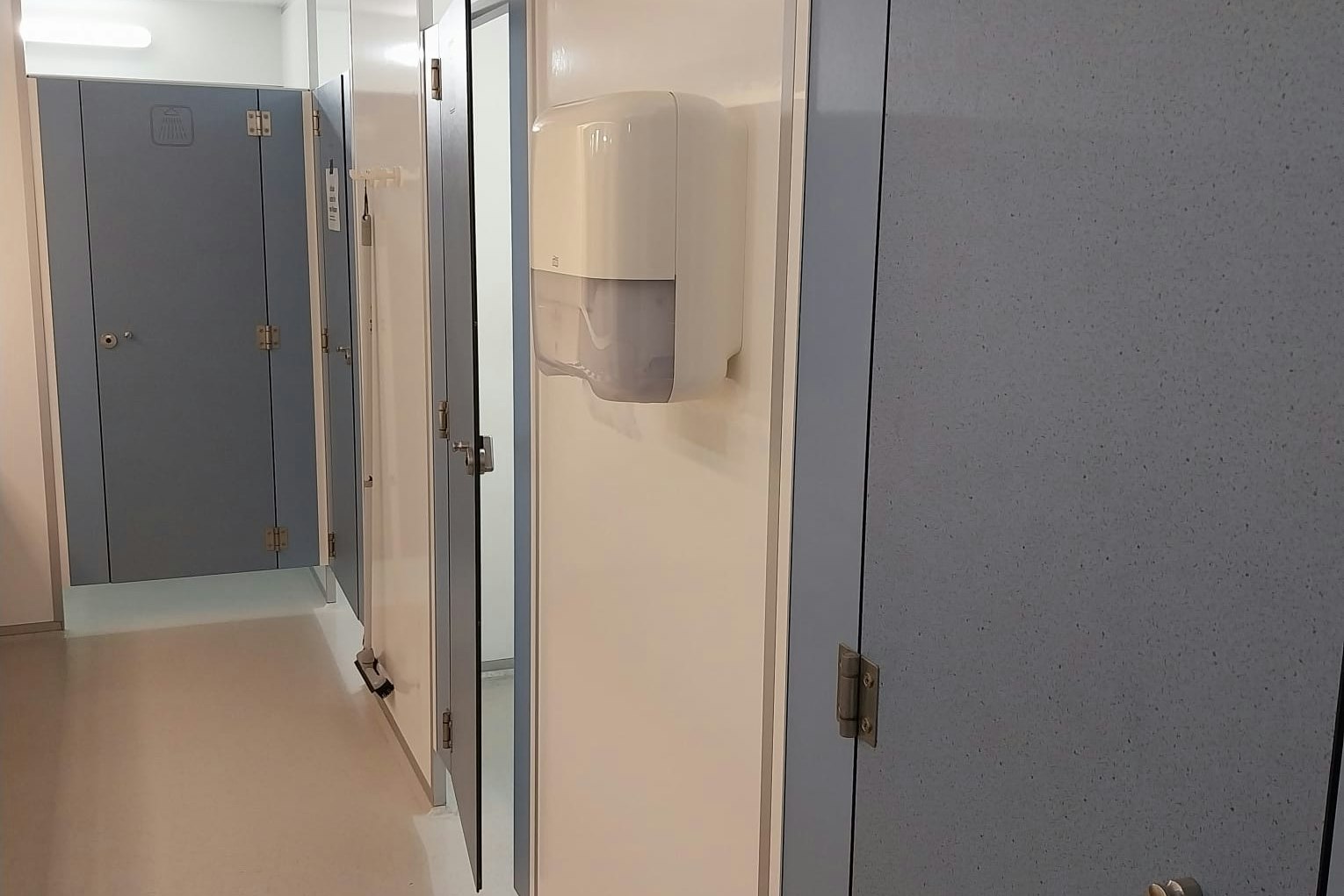 Camping Am Stausee Ralingen  - Innenansicht des Sanitärgebäudes