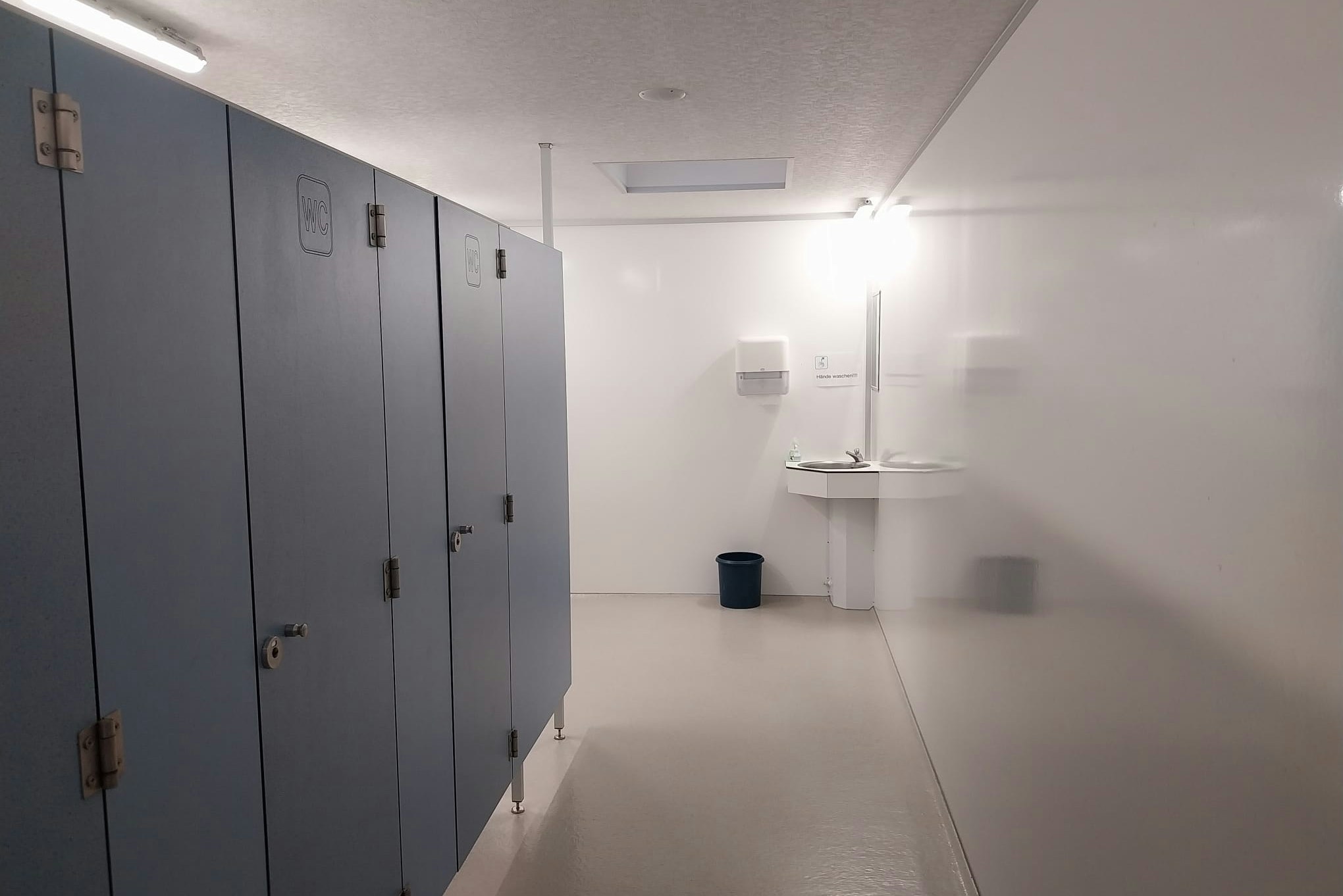 Camping Am Stausee Ralingen  - Innenansicht des Sanitärgebäudes