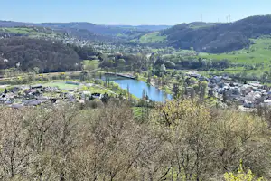 Camping Am Stausee Ralingen - Luftaufnahme des Campingplatzes