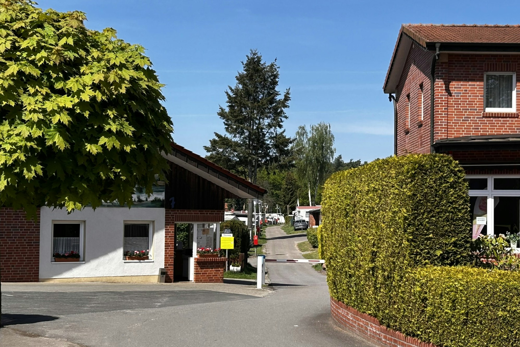 Camping am Wasserfall - Anfahrtsbereich des Campingplatzes