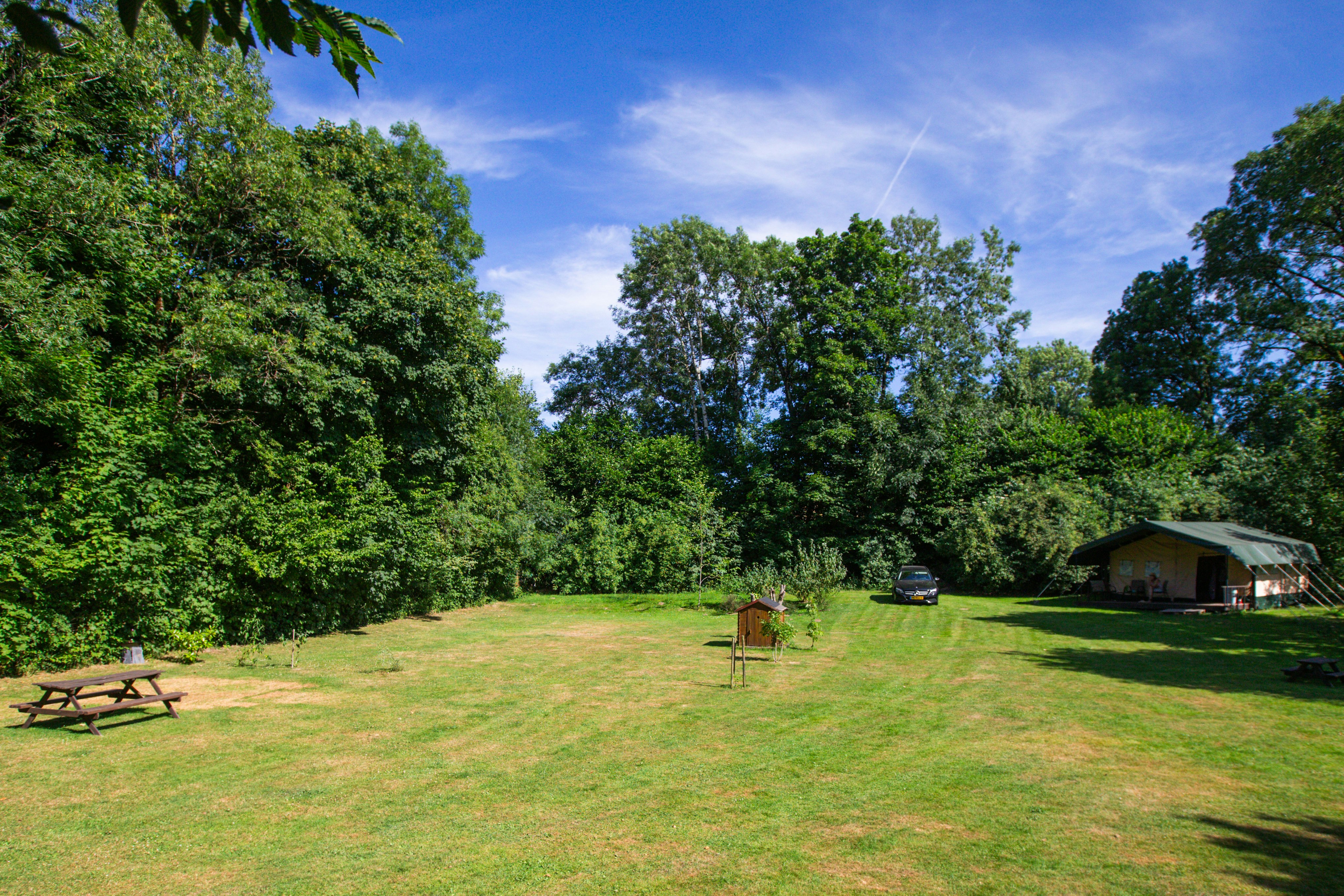 Camping Ambiance Morvan - Wohnmobil- und Wohnwagenstandplätze auf der Wiese