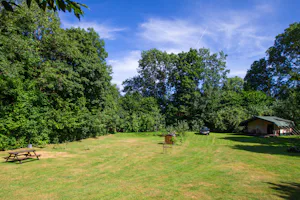 Camping Ambiance Morvan - Wohnmobil- und Wohnwagenstandplätze auf der Wiese