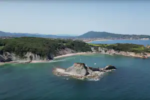 Camping Ametza - Luftaufnahme des Campingplatzes an der Küste