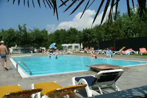 Camping Amici di Lazise - Poolanlage auf dem Campingplatz