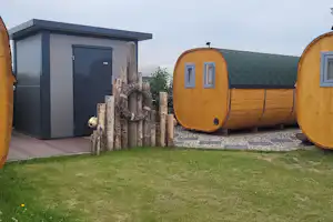 An de Waterkant Camping an de Waterkant - Sanitärcontainer für die Campingfässer