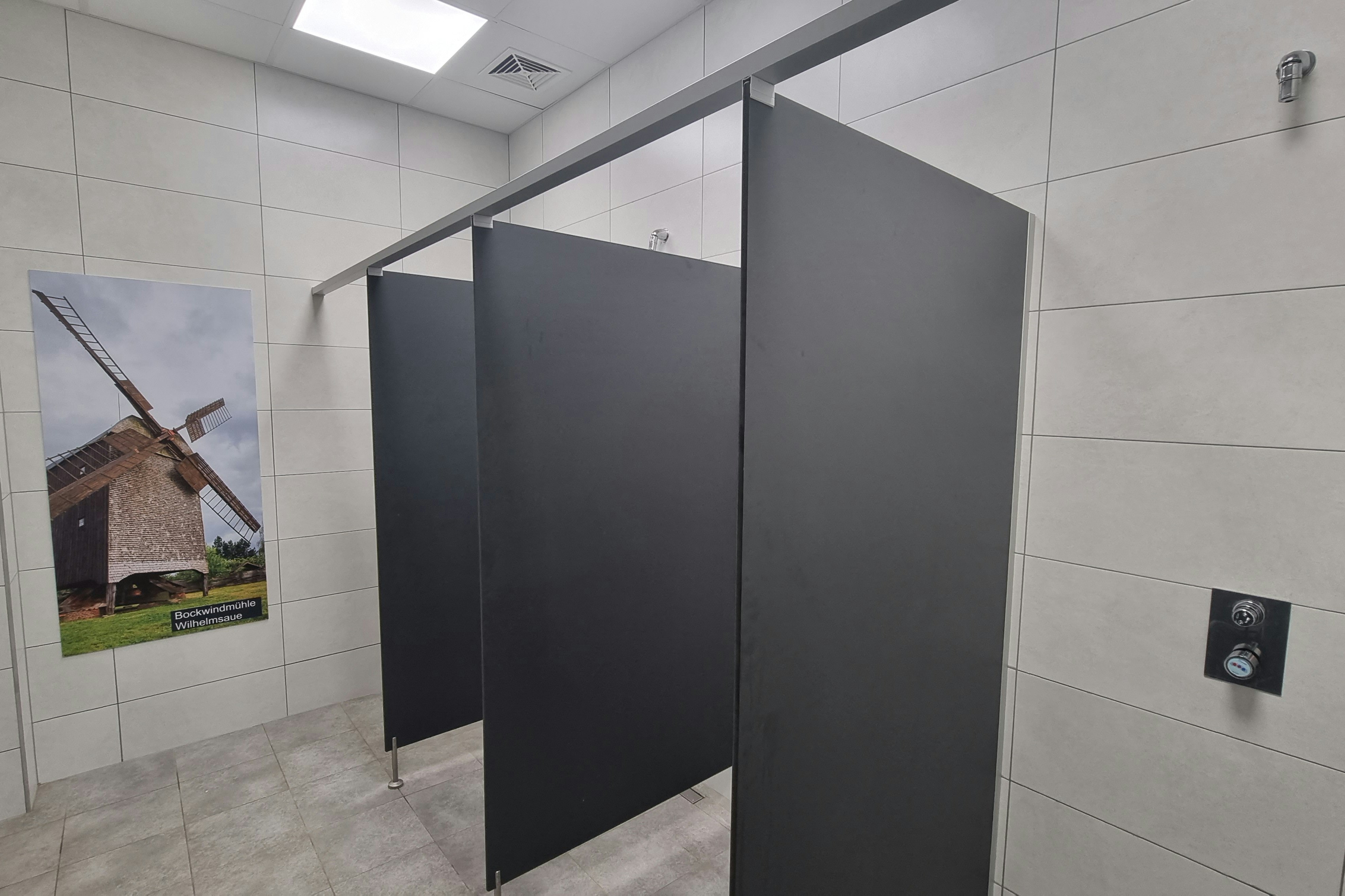 Camping an der Oder  - Innenansicht des Sanitärgebäudes