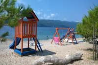 Camping Antony-Boy - Kinderspielplatz mit Klettergeräten am Ufer des Mittelmeeres