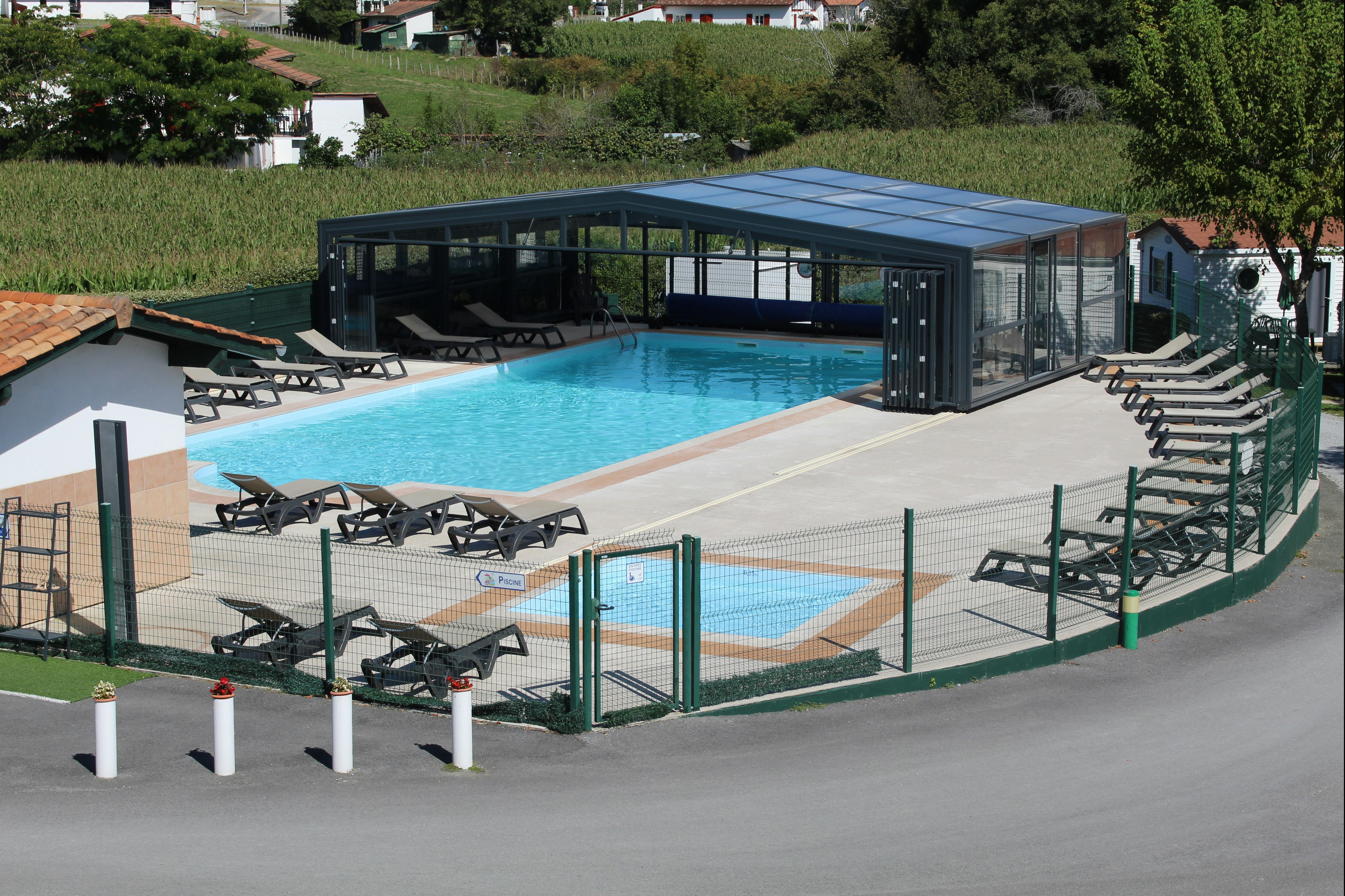 Camping Antton - Blick auf den Pool auf dem Campingplatz