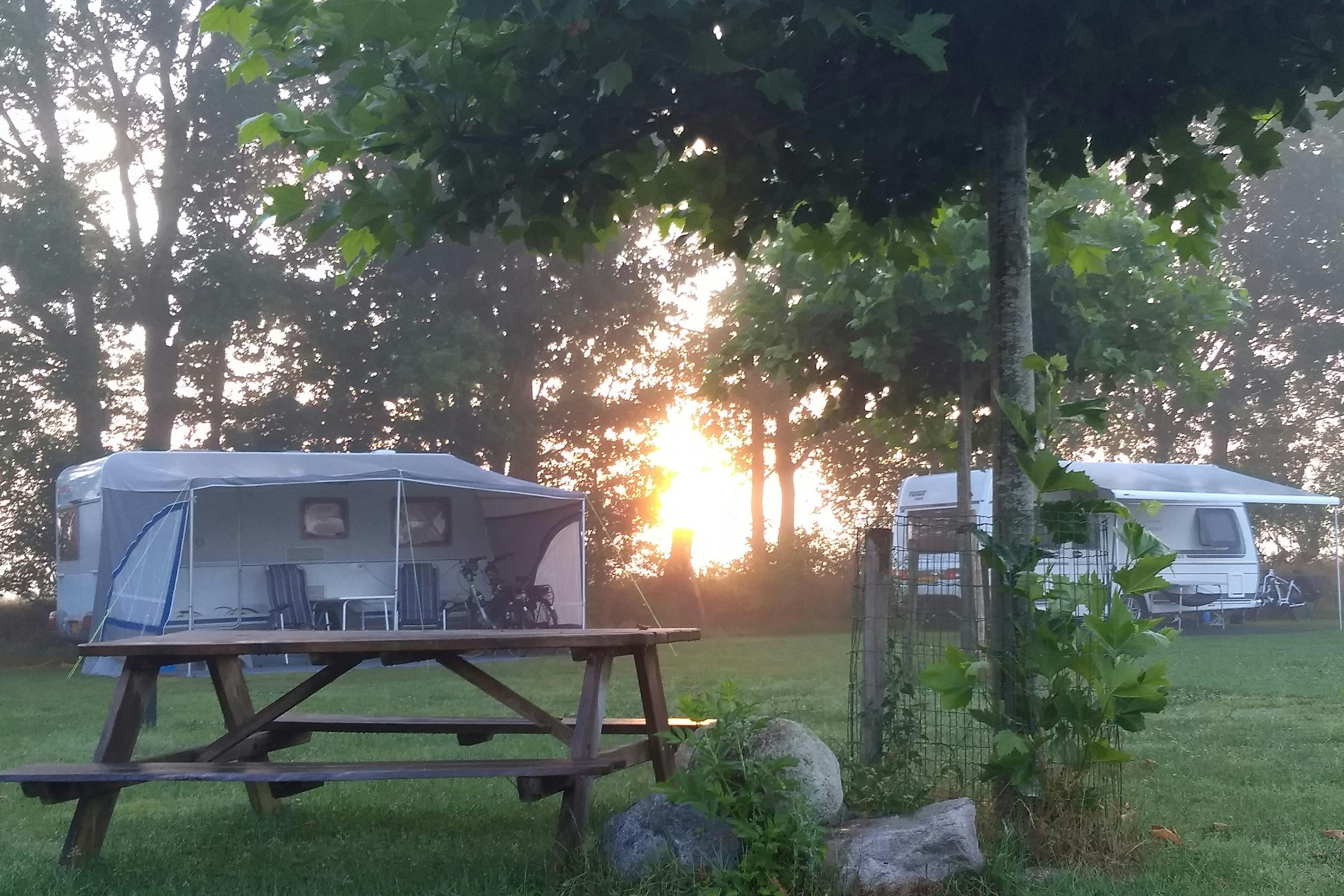 Camping & Appartement De Haarsluis - Wohnwagen auf Standplätzen