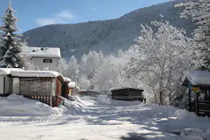 Camping Aprica - Blick auf den verschneiten Campingplatz im Winter