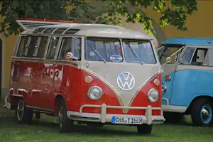 Camping aqua hema - Campingwagen im Grünen auf dem Campingplatz