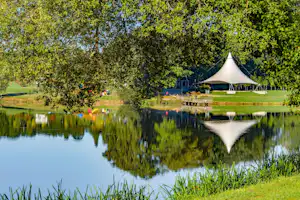 Camping Aquarev - Blick auf den See am Campingplatz