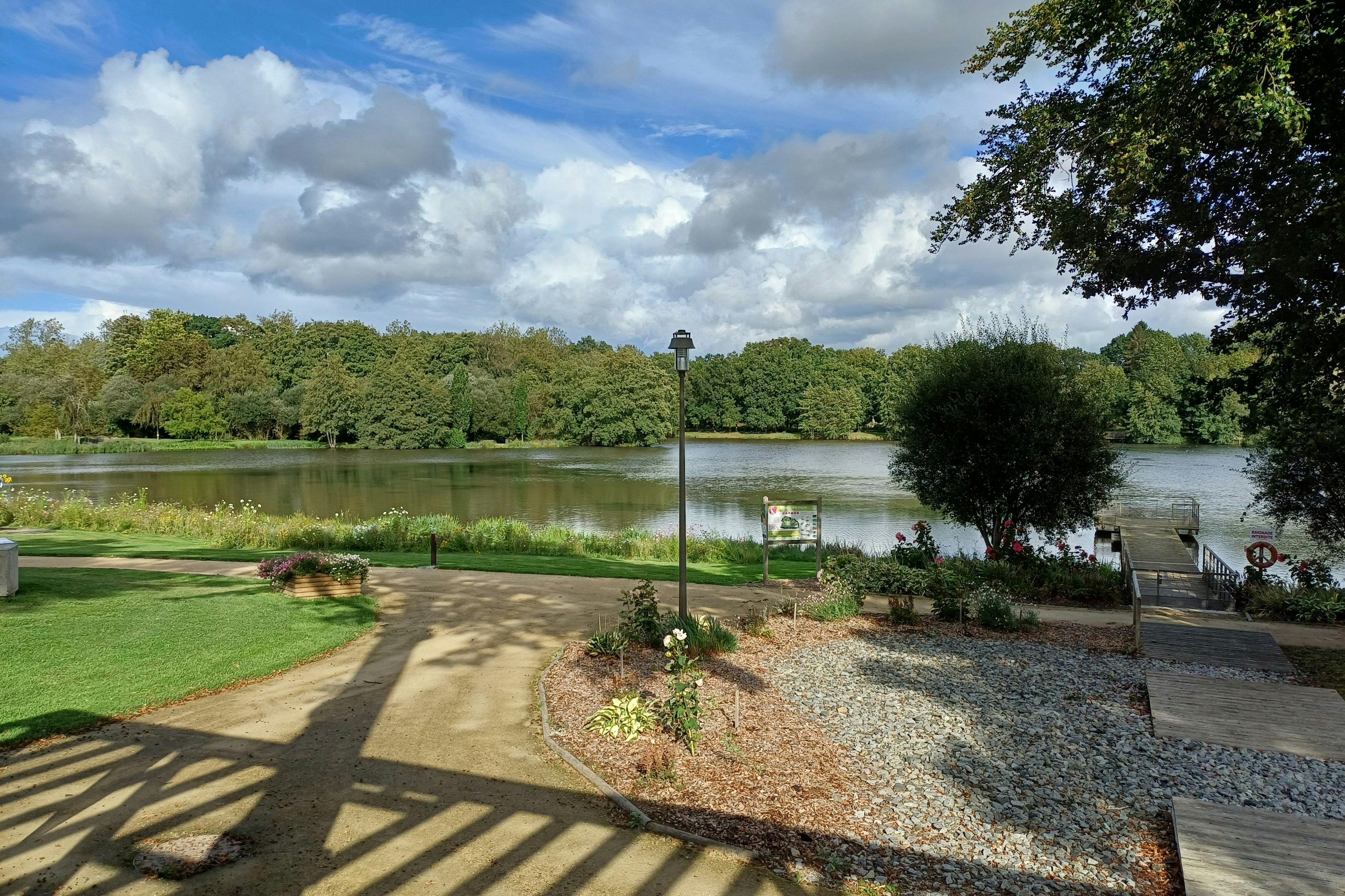 Camping Aquarev - Campingplatz mit Blick auf den See