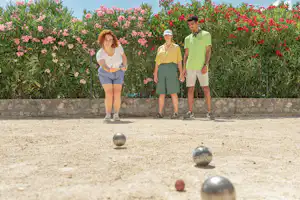 Camping Arc en Ciel - Pétanque-Feld auf dem Campingplatz