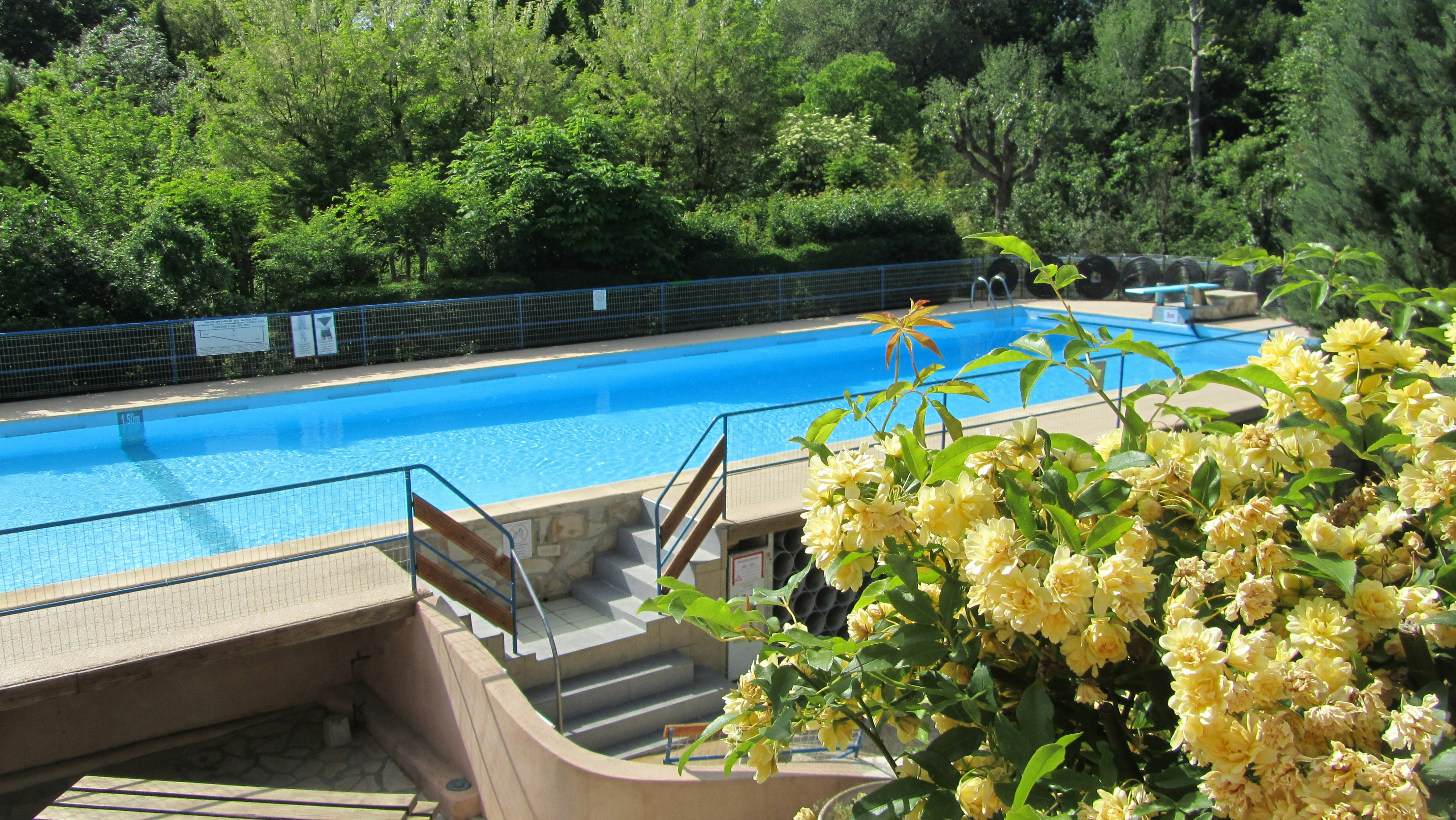 Camping Arc-en-Ciel  Camping Arc en Ciel - Freibad auf dem Campingplatz