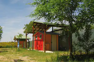 Camping Arco Iris - Sanitärhäuser vom Campingplatz im Grünen