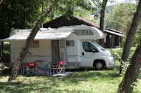 Camping Arizona  -  Wohnwagen auf dem Wohnwagen- und Zeltstellplatz vom Campingplatz