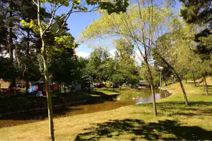 Camping Arlanza - Wohnwagen- und Zeltstellplatz am Bach