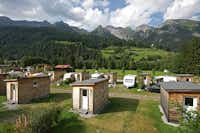 Camping Arlberg - Wohnwagenstellplätze und  Mobilheime  mit Blick auf die Berge