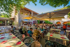 Camping Domaine Arleblanc - Restaurant mit Terrasse auf dem Campingplatz