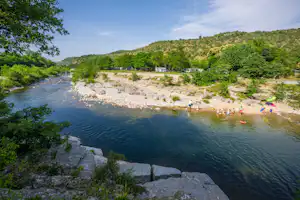 Camping Domaine Arleblanc - Blick auf den Fluss am Campingplatz