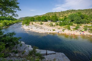 Camping Domaine Arleblanc - Blick auf den Fluss am Campingplatz