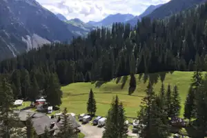 Camping Arosa - Wohnwagen- und Zeltstellplatz vom Campingplatz mit Blick auf die Alpen