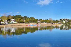 Camping Arotxa Karrita - Blick auf den See am Campingplatz