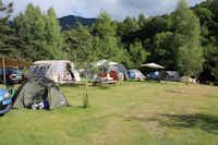 Camping Ascou la Forge -  Zeltplätze mit Blick auf die Berge auf dem Campingplatz