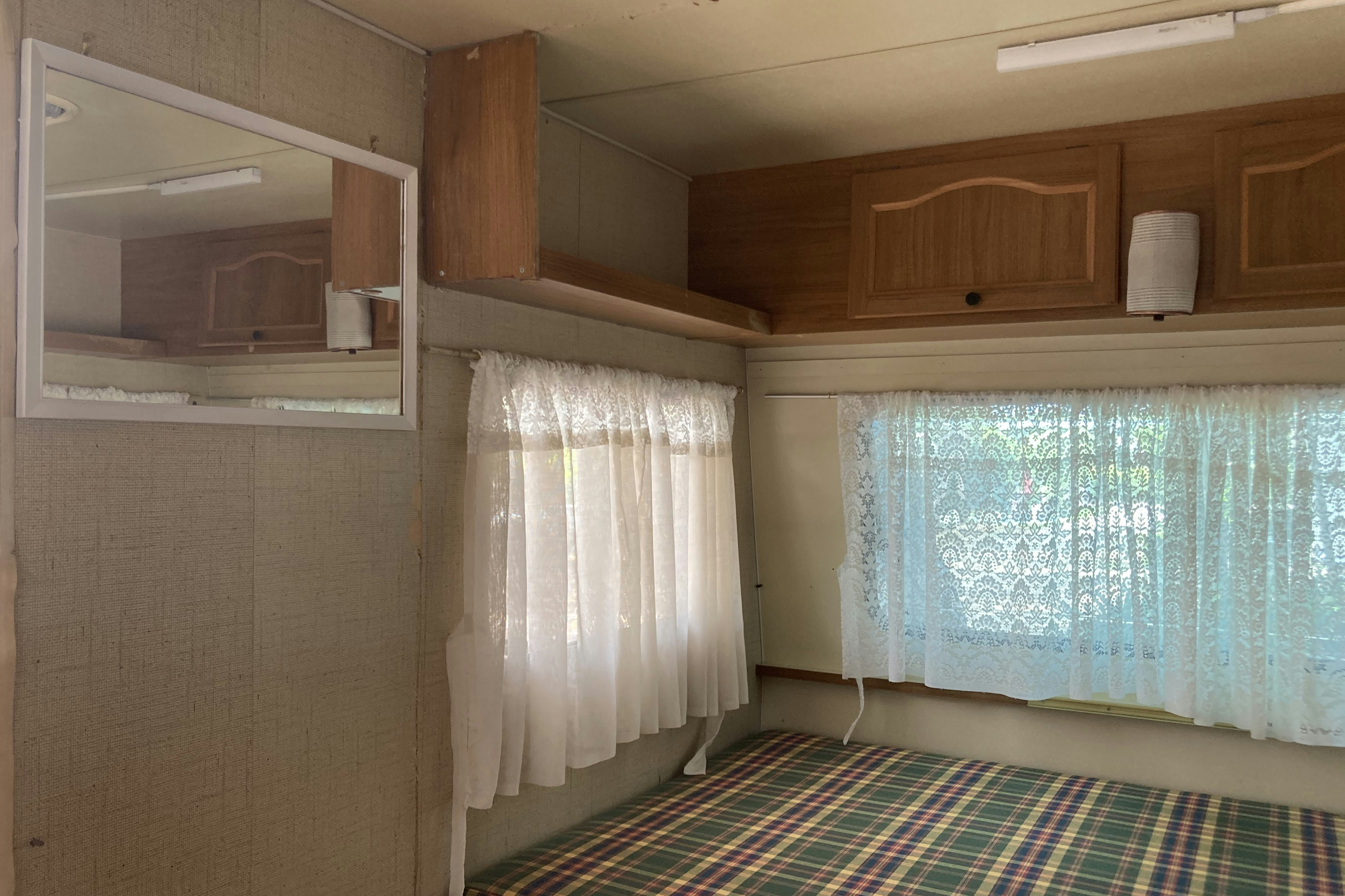 Camping Asíni Beach - Mietcaravan auf dem Campingplatz