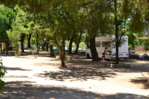 Camping Atreus - Wohnwagenstellplätze im Grünen auf dem Campingplatz