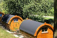 Camping Au an der Donau - Holz Schlaffässer auf dem Campingplatz