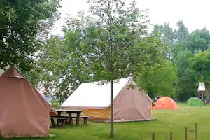 Camping Au Bord de Loire - Zeltplätze am Wasser