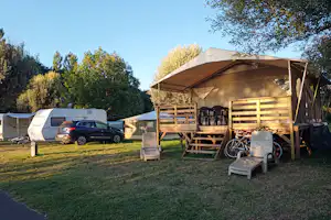 Camping Au Bord de Loire - Ferienwohnung auf dem Campingplatz