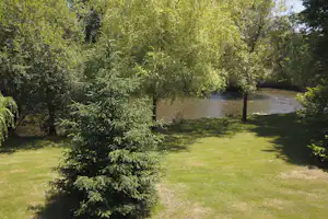 Camping Au fil de l'eau - Standplätze auf dem Campingplatz