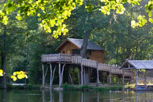 Camping Au Mica - Baumhaus mit Blick auf den See