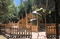 Camping Au Mica - Kinderspielplatz mit Klettergerüst