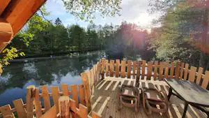Camping Au Mica - Terrasse mit Blick auf den See