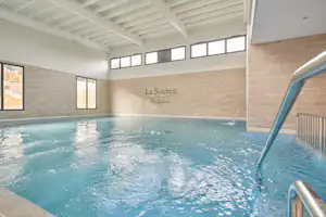 Camping Au Port-Punay - Hallenbad und Wellness-Center auf dem Campingplatz