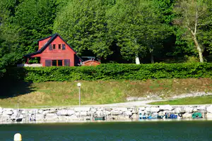 Camping Au Pré du Lac - Chalet mit Blick auf dem See