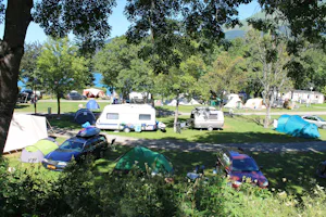 Camping Au Pré du Lac - Stellplätze und Wohnwagenstellplätze am See Laffrey
