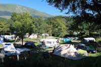 Camping Au Pré du Lac - Stellplätze  und Wohnwagenstellplätze mit Blick auf den Beg